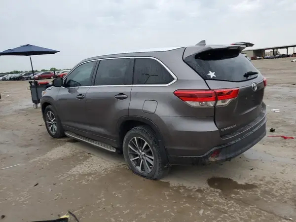 5TDKZRFH1JS545249 2018 TOYOTA HIGHLANDER - Image 2