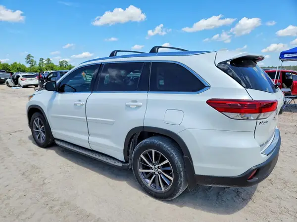 5TDKZRFH1JS549642 2018 TOYOTA HIGHLANDER - Image 2