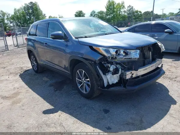 5TDKZRFH1KS290412 2019 TOYOTA HIGHLANDER - Image 1