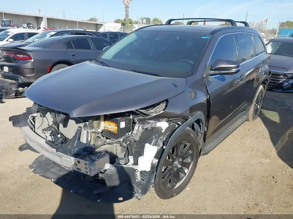 5TDKZRFH1KS301165 2019 TOYOTA HIGHLANDER - Image 2