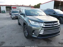 5TDKZRFH1KS301988 2019 TOYOTA HIGHLANDER