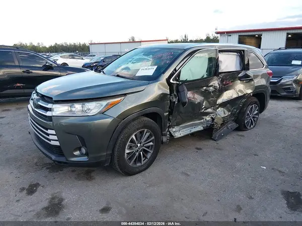 5TDKZRFH1KS301988 2019 TOYOTA HIGHLANDER - Image 2