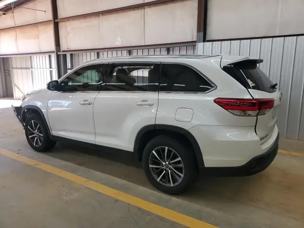 5TDKZRFH1KS308844 2019 TOYOTA HIGHLANDER - Image 2