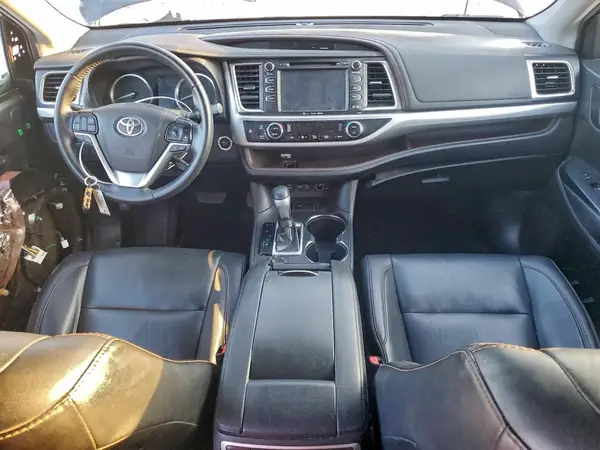 5TDKZRFH1KS313042 2019 TOYOTA HIGHLANDER - Image 8