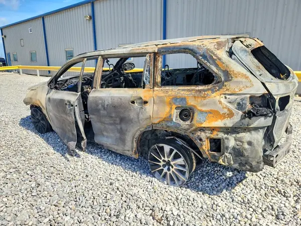 5TDKZRFH1KS316006 2019 TOYOTA HIGHLANDER - Image 2
