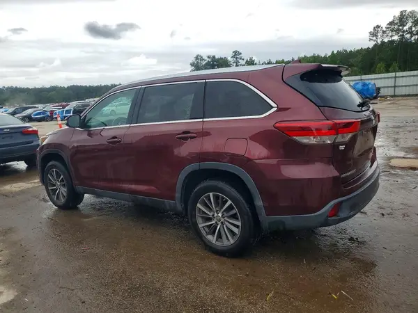 5TDKZRFH1KS320850 2019 TOYOTA HIGHLANDER - Image 2