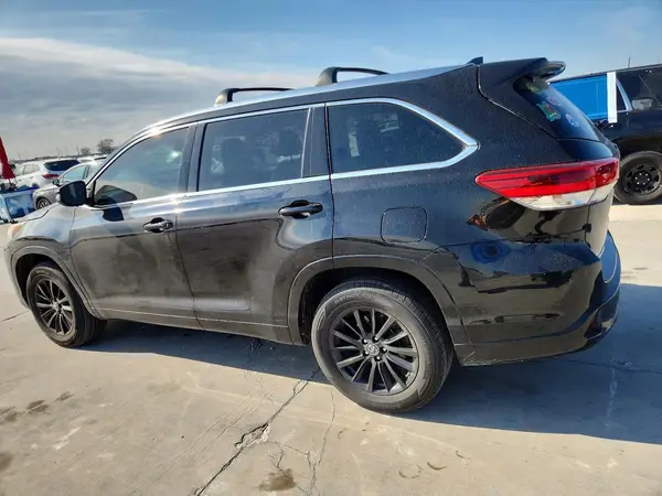 5TDKZRFH1KS322758 2019 TOYOTA HIGHLANDER - Image 2