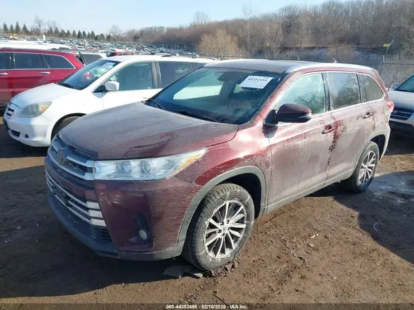 5TDKZRFH1KS323747 2019 TOYOTA HIGHLANDER - Image 2
