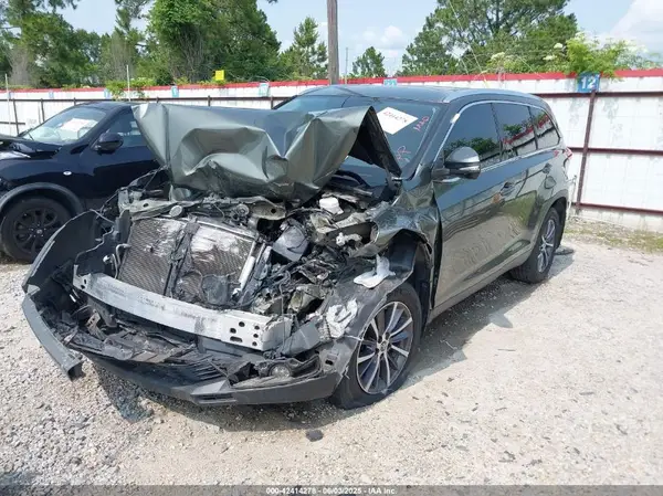 5TDKZRFH1KS327006 2019 TOYOTA HIGHLANDER - Image 2