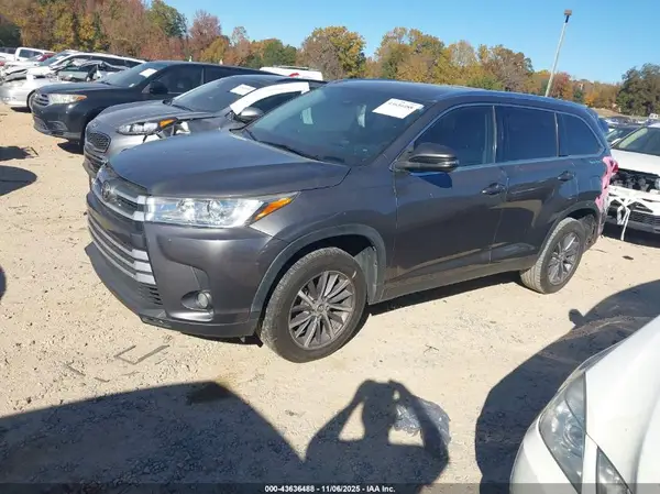 5TDKZRFH1KS328088 2019 TOYOTA HIGHLANDER - Image 2