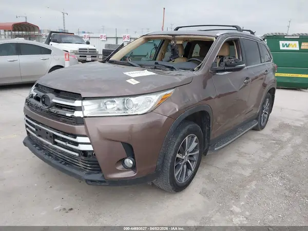 5TDKZRFH1KS329290 2019 TOYOTA HIGHLANDER - Image 2