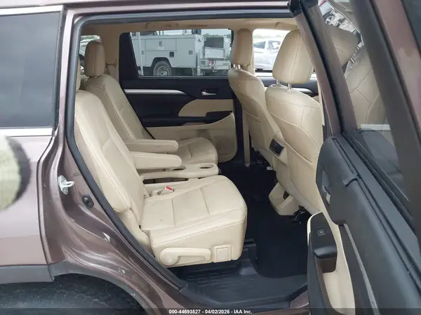 5TDKZRFH1KS329290 2019 TOYOTA HIGHLANDER - Image 8