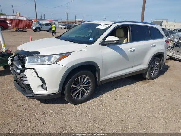 5TDKZRFH1KS333016 2019 TOYOTA HIGHLANDER - Image 2