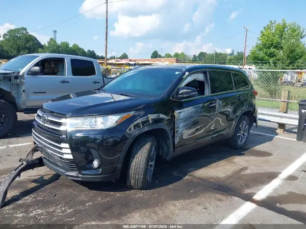 5TDKZRFH1KS338068 2019 TOYOTA HIGHLANDER - Image 2