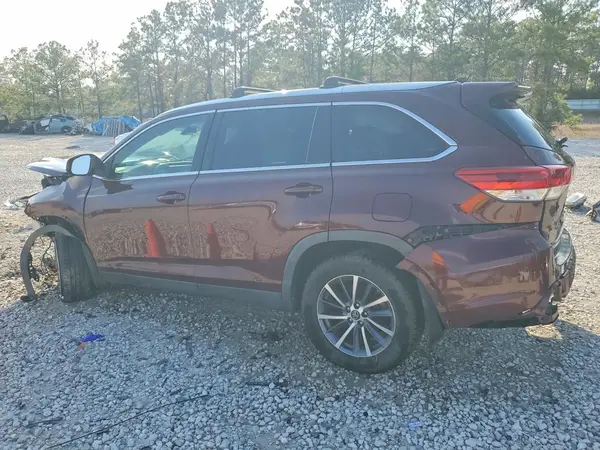5TDKZRFH1KS338703 2019 TOYOTA HIGHLANDER - Image 2