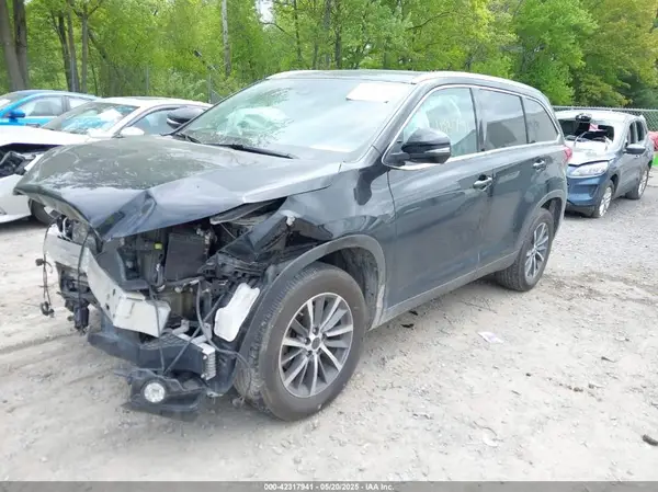 5TDKZRFH1KS341598 2019 TOYOTA HIGHLANDER - Image 2