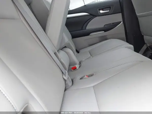 5TDKZRFH1KS341598 2019 TOYOTA HIGHLANDER - Image 8