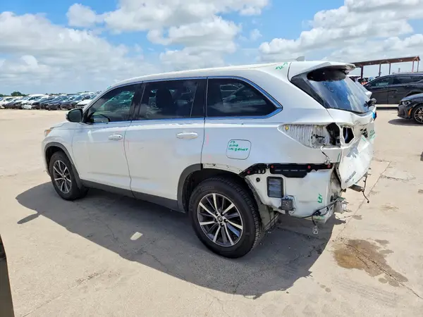 5TDKZRFH1KS349944 2019 TOYOTA HIGHLANDER - Image 2