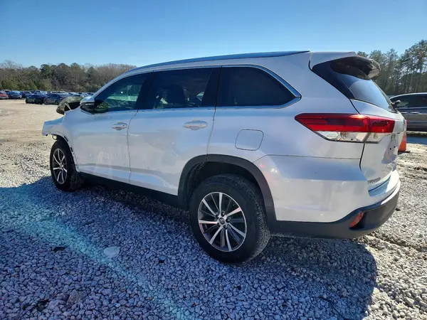 5TDKZRFH1KS350012 2019 TOYOTA HIGHLANDER - Image 2