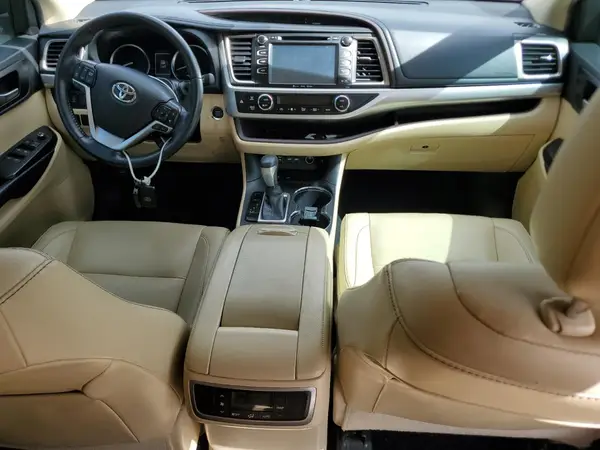 5TDKZRFH1KS355002 2019 TOYOTA HIGHLANDER - Image 8