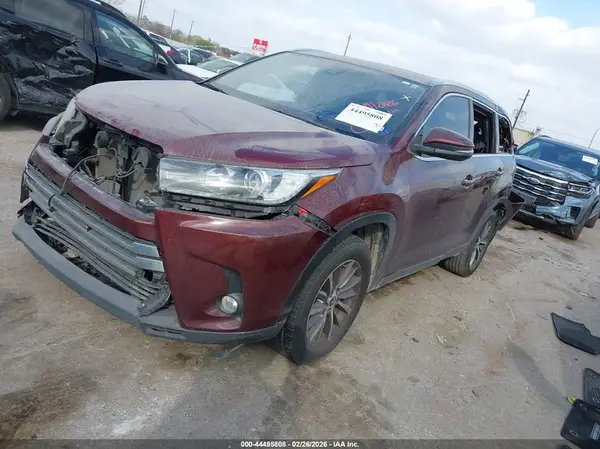 5TDKZRFH1KS367568 2019 TOYOTA HIGHLANDER - Image 2