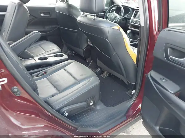 5TDKZRFH1KS367568 2019 TOYOTA HIGHLANDER - Image 8