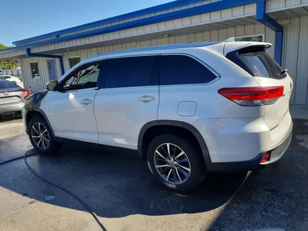 5TDKZRFH1KS368879 2019 TOYOTA HIGHLANDER - Image 2