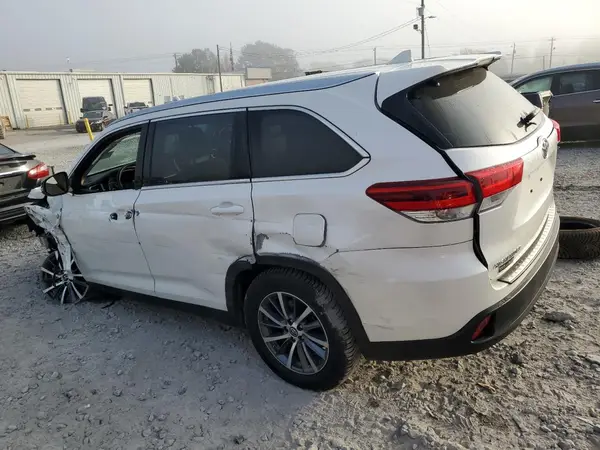 5TDKZRFH1KS553479 2019 TOYOTA HIGHLANDER - Image 2