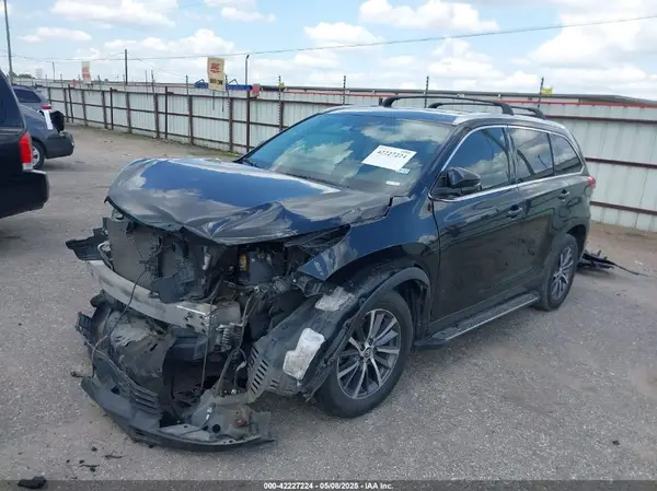 5TDKZRFH1KS554471 2019 TOYOTA HIGHLANDER - Image 2