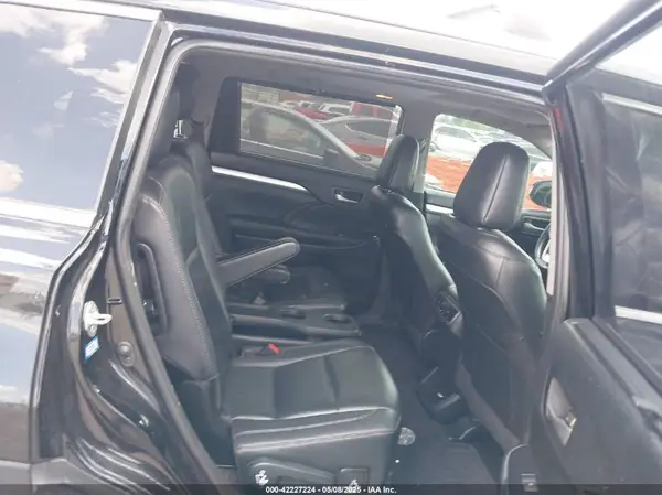 5TDKZRFH1KS554471 2019 TOYOTA HIGHLANDER - Image 8