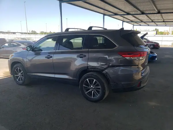5TDKZRFH1KS555300 2019 TOYOTA HIGHLANDER - Image 2