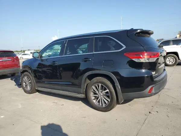 5TDKZRFH1KS557113 2019 TOYOTA HIGHLANDER - Image 2