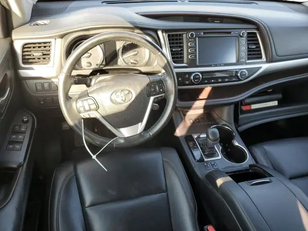 5TDKZRFH1KS557113 2019 TOYOTA HIGHLANDER - Image 8