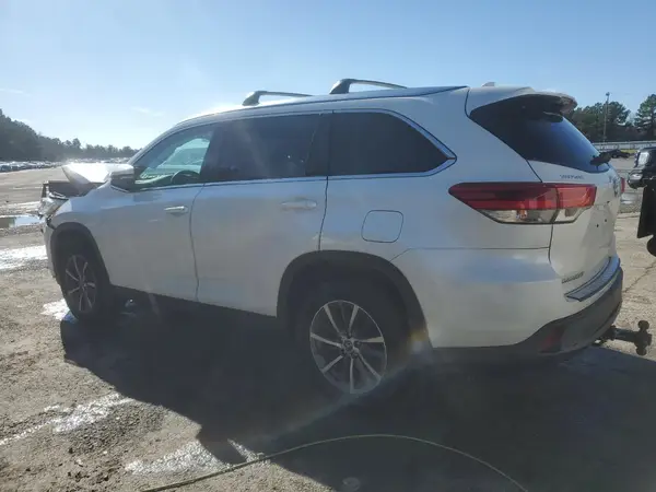5TDKZRFH1KS559167 2019 TOYOTA HIGHLANDER - Image 2