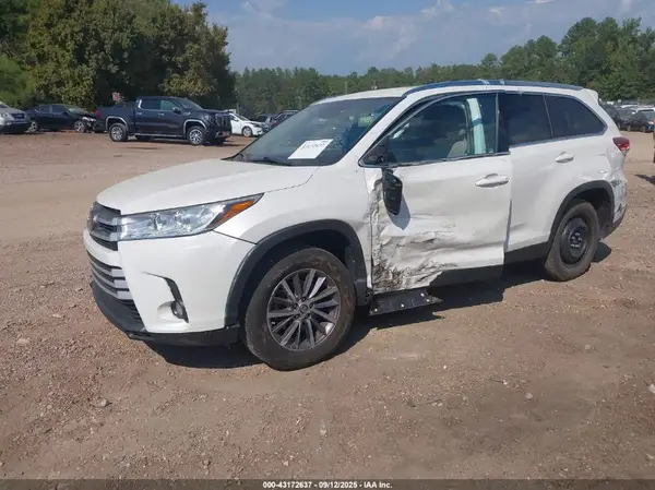 5TDKZRFH1KS562134 2019 TOYOTA HIGHLANDER - Image 2