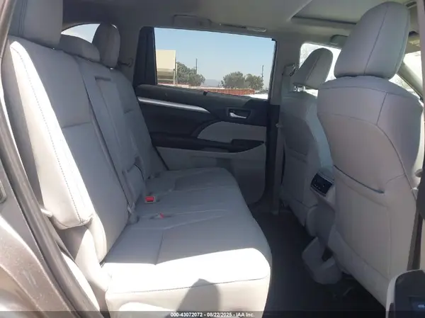 5TDKZRFH1KS563381 2019 TOYOTA HIGHLANDER - Image 8