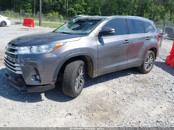 5TDKZRFH1KS563414 2019 TOYOTA HIGHLANDER - Image 2