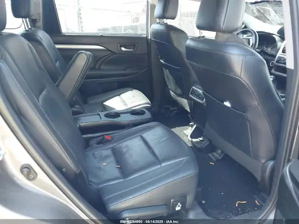 5TDKZRFH1KS563414 2019 TOYOTA HIGHLANDER - Image 8