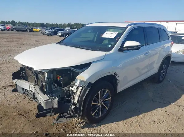 5TDKZRFH1KS564286 2019 TOYOTA HIGHLANDER - Image 2