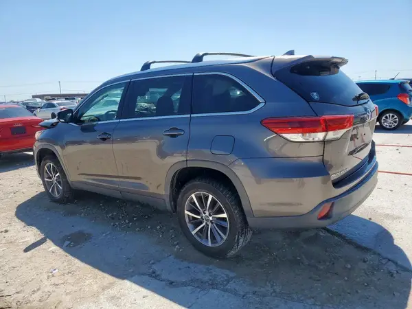 5TDKZRFH1KS564580 2019 TOYOTA HIGHLANDER - Image 2