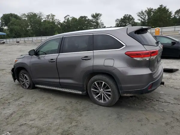 5TDKZRFH1KS565485 2019 TOYOTA HIGHLANDER - Image 2