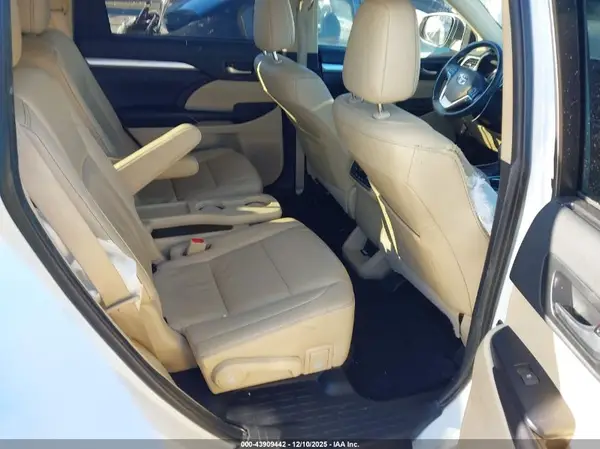 5TDKZRFH1KS565857 2019 TOYOTA HIGHLANDER - Image 8