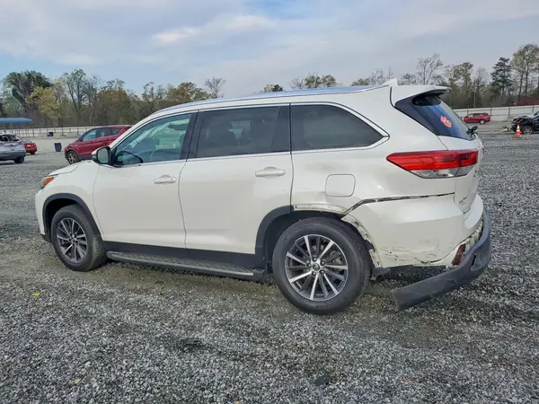 5TDKZRFH1KS565874 2019 TOYOTA HIGHLANDER - Image 2