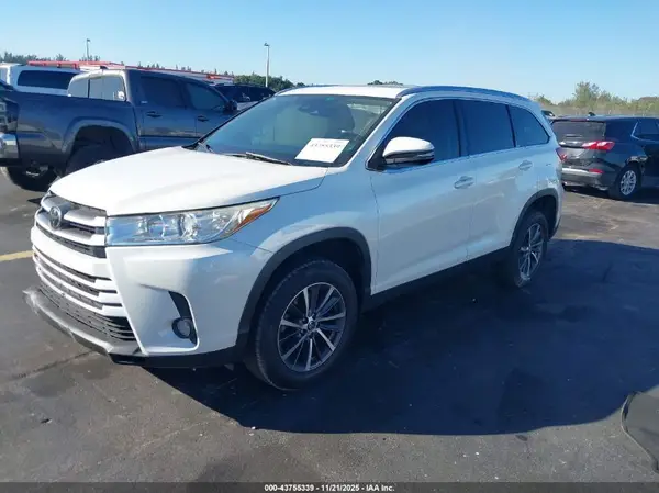 5TDKZRFH1KS567558 2019 TOYOTA HIGHLANDER - Image 2