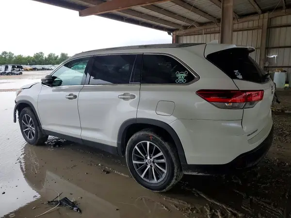 5TDKZRFH1KS569102 2019 TOYOTA HIGHLANDER - Image 2