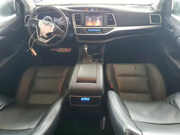 5TDKZRFH1KS569102 2019 TOYOTA HIGHLANDER - Image 8