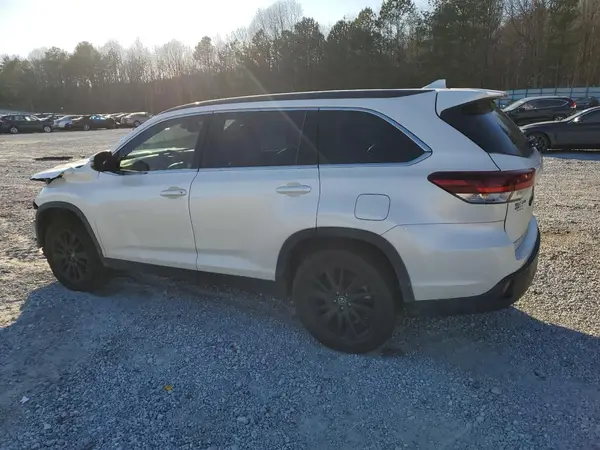 5TDKZRFH1KS570895 2019 TOYOTA HIGHLANDER - Image 2