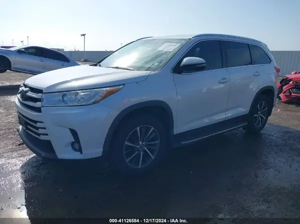 5TDKZRFH1KS572002 2019 TOYOTA HIGHLANDER - Image 2