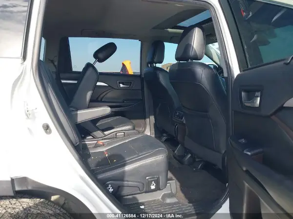 5TDKZRFH1KS572002 2019 TOYOTA HIGHLANDER - Image 8