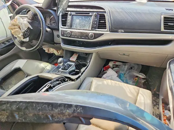 5TDKZRFH1KS572159 2019 TOYOTA HIGHLANDER - Image 8